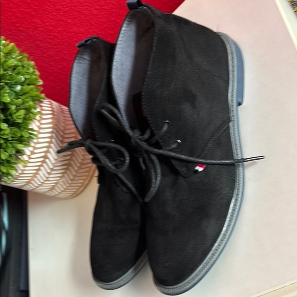 Tommy Hilfiger Black Chukka Boots with Suede Finish - Picture 4 of 8